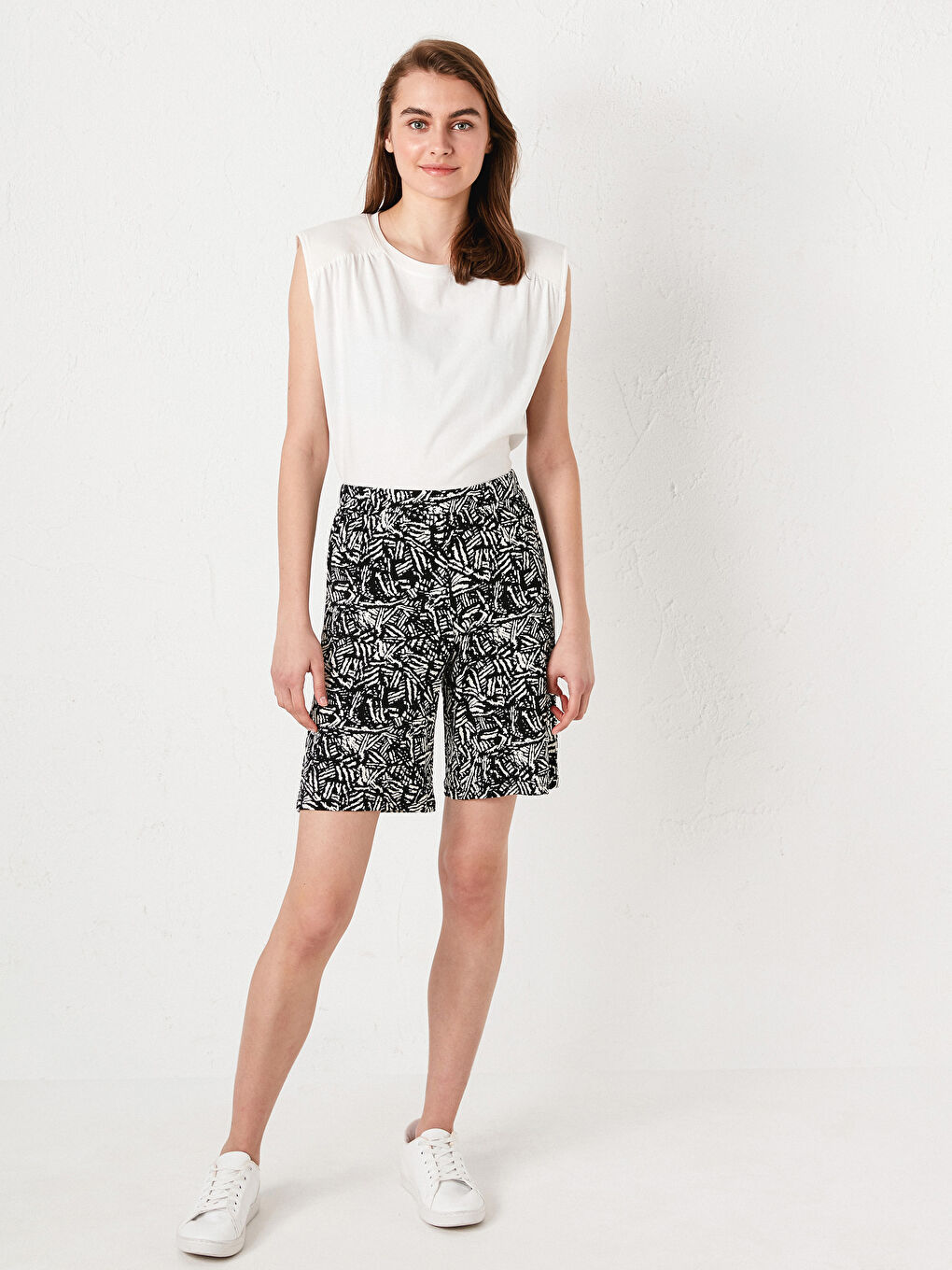Шорты с принтом и эластичным поясом для женщин-4