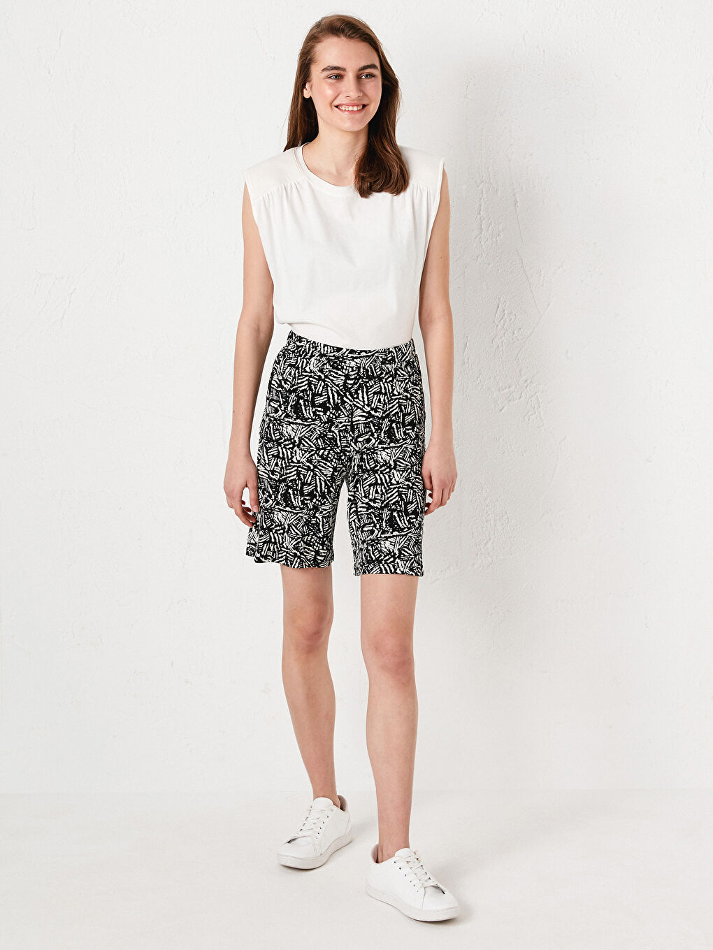 Шорты с принтом и эластичным поясом для женщин-5