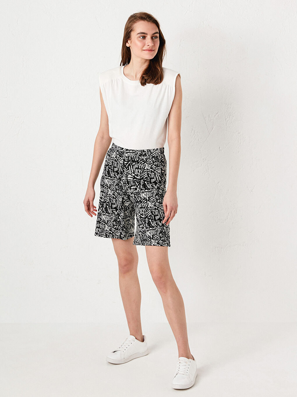 Шорты с принтом и эластичным поясом для женщин-6