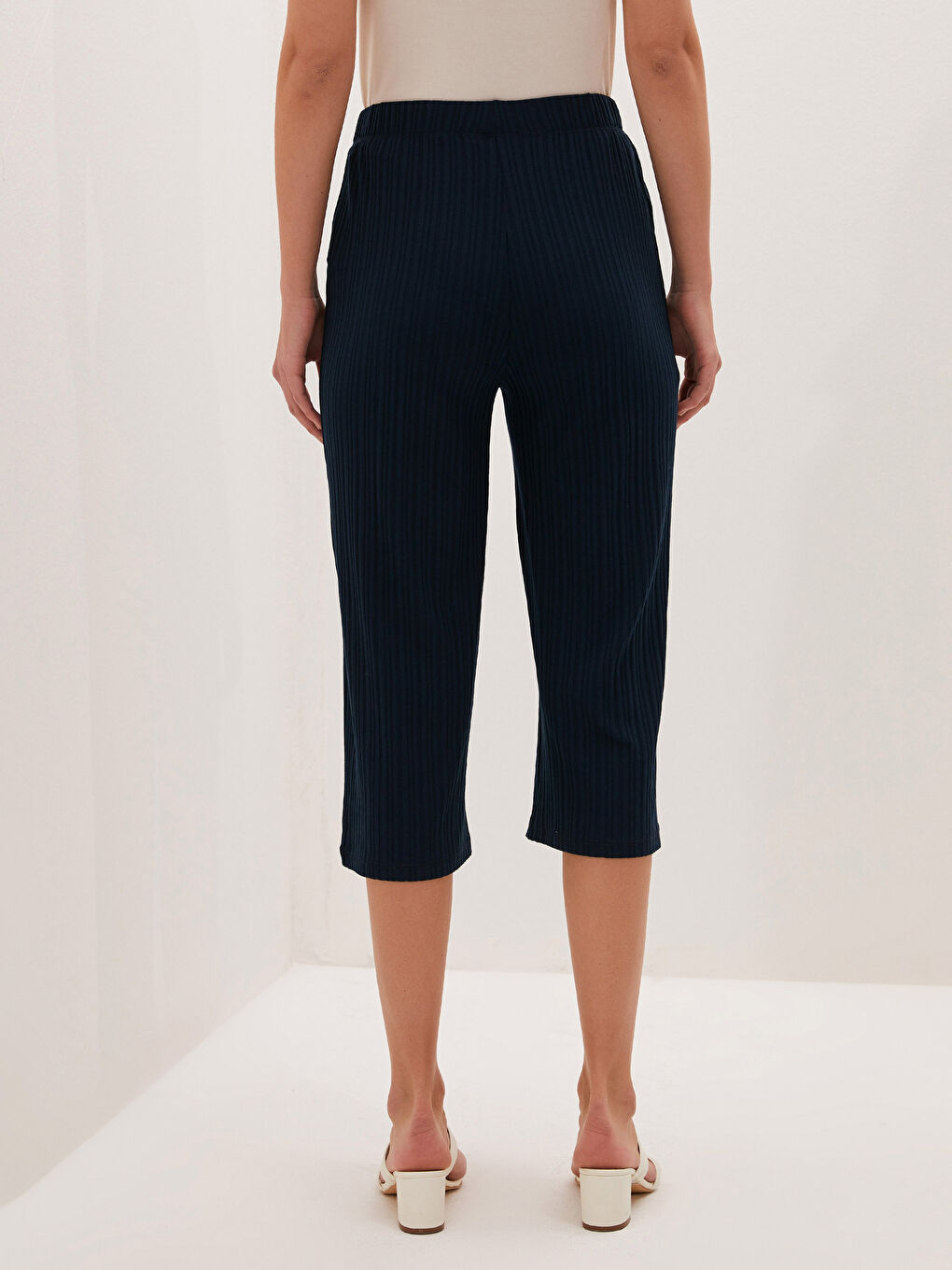 LC Waikiki Elastic Waist Striped Camisole Fabric Women Capri -S1FB40Z8-JEU