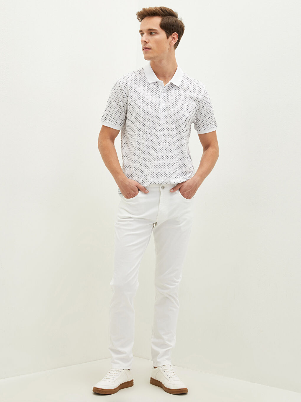 Beyaz Polo Yaka Kısa Kollu Erkek Tişört-1