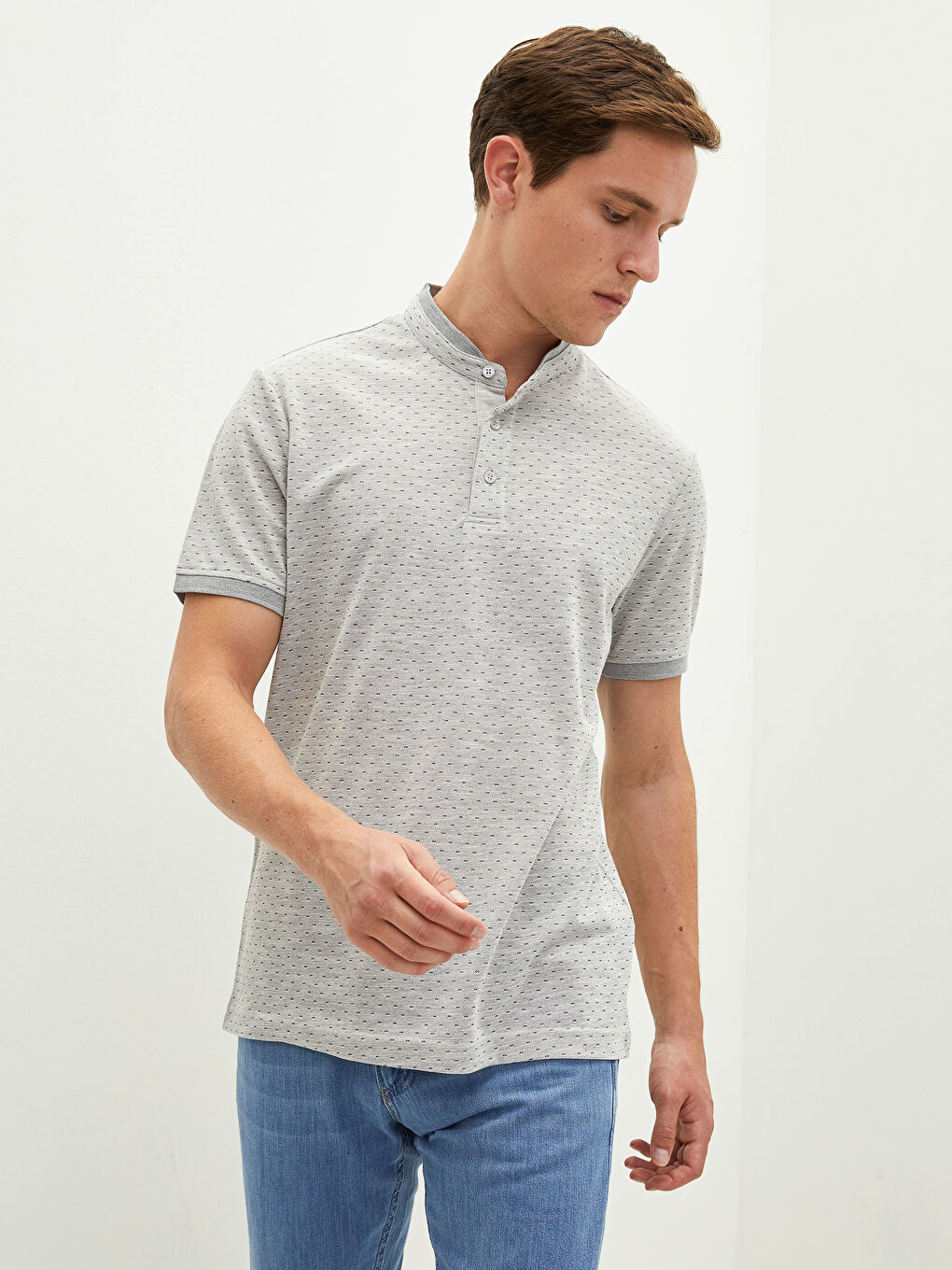 Gri Hakim Yaka Kısa Kollu Desenli Erkek Tişört