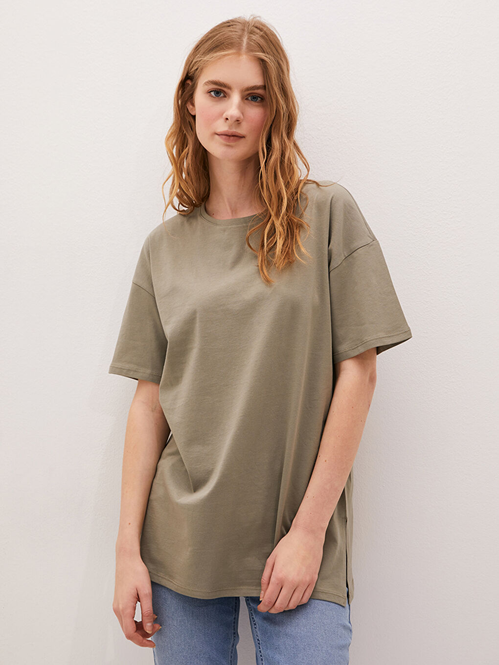 Футболка для жінок з круглим вирізом горловини, прямим кроєм і коротким рукавом з бавовни