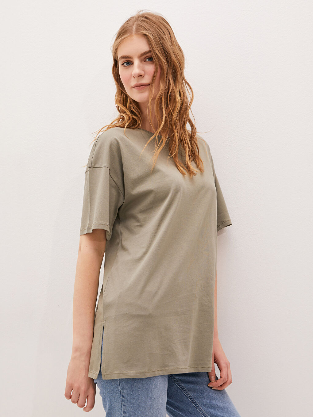 Футболка для жінок з круглим вирізом горловини, прямим кроєм і коротким рукавом з бавовни-1