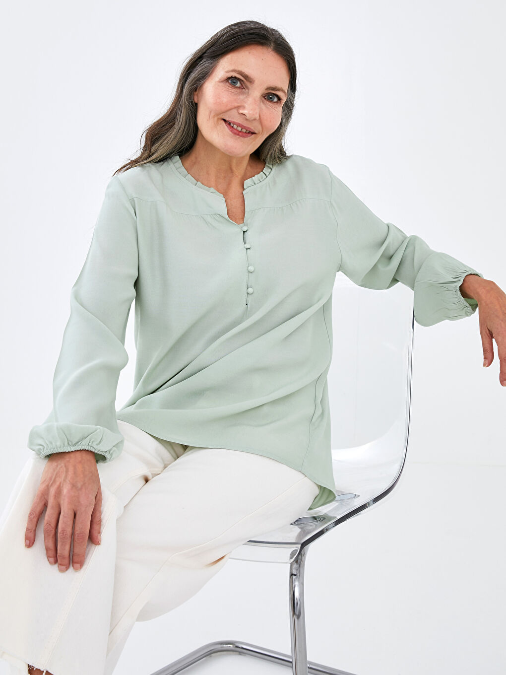 Блузка Женская Бордовая С Длинным Рукавом И Воротником-стойкой И Рюшами