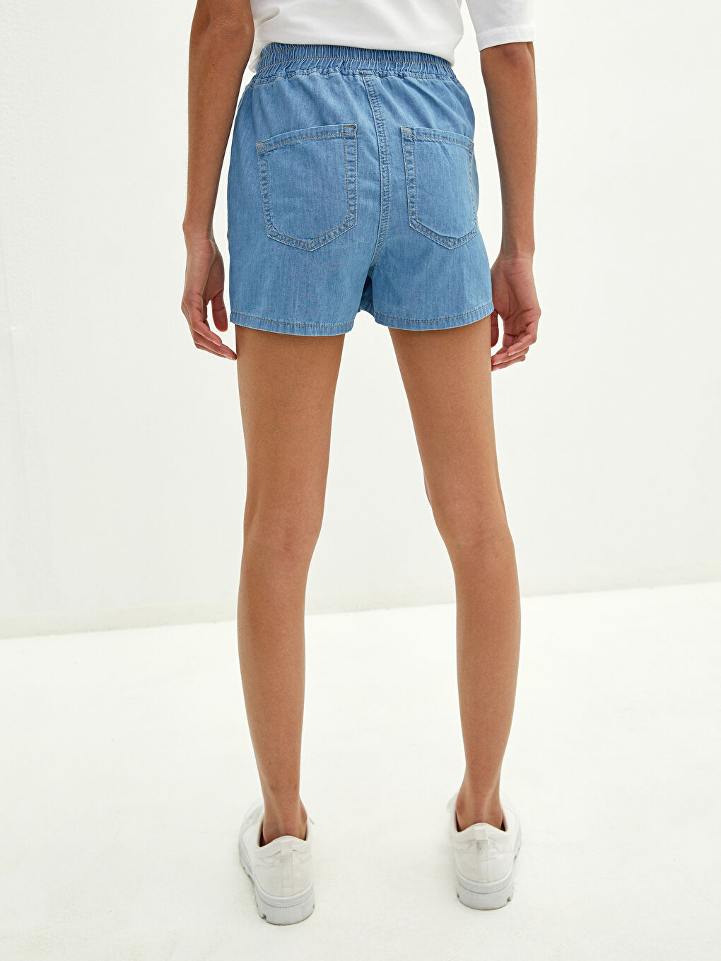 Elastic Waist Straight Pocket Detailed Rodeo Jean Shorts For Women-3