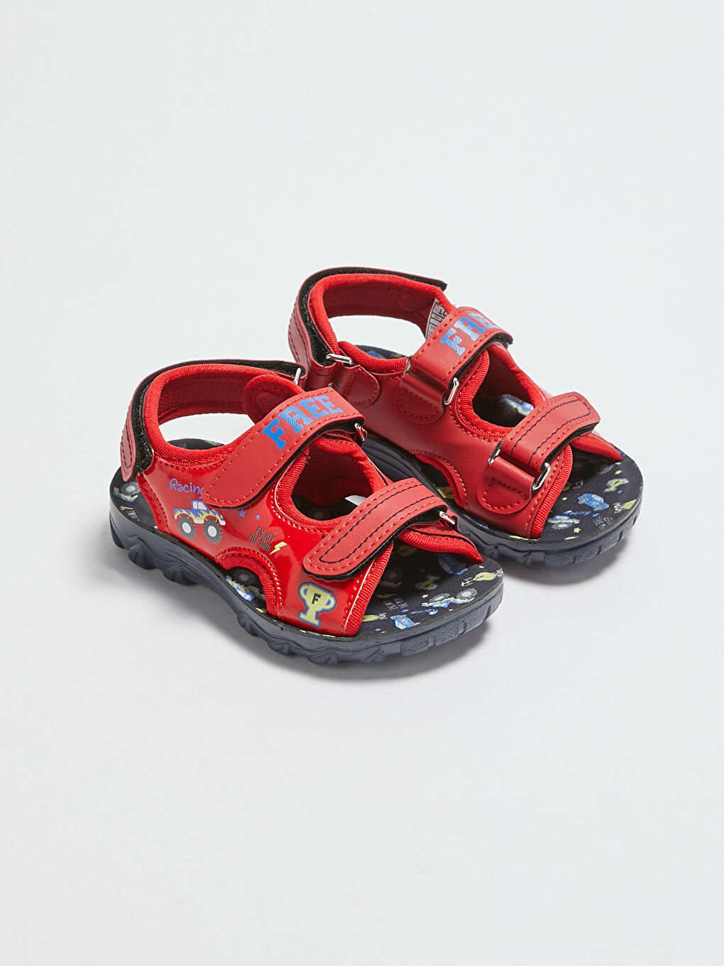 صنادل فيلكرو مطبوعة للأولاد الصغار