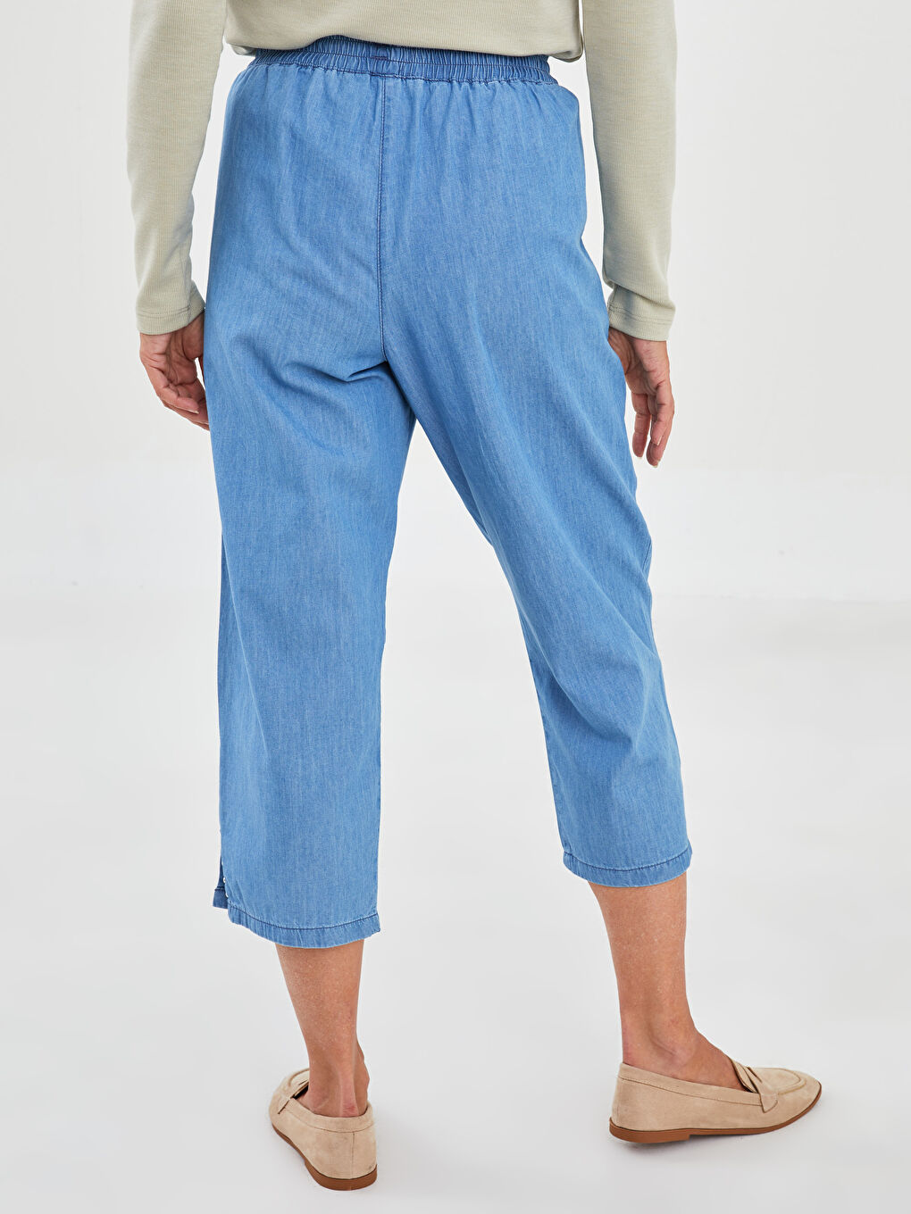 بنطلون جينز كابري بخصر مرن وجيوب مفصلة للسيدات-4