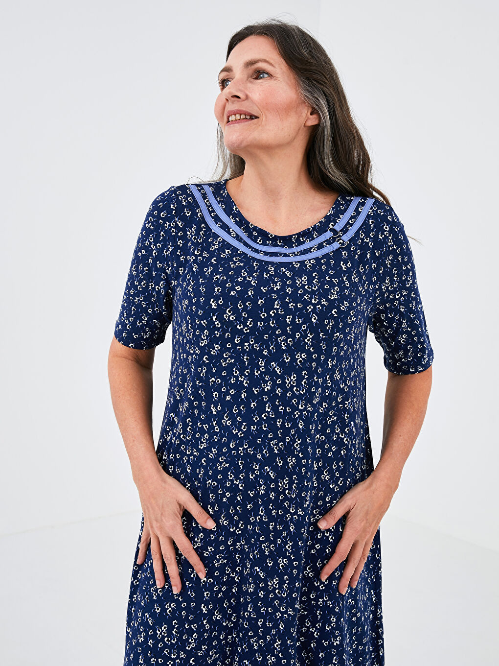 İndigo Bisiklet Yaka Desenli Kısa Kollu Biye Detaylı Viskon Kadın Elbise-1