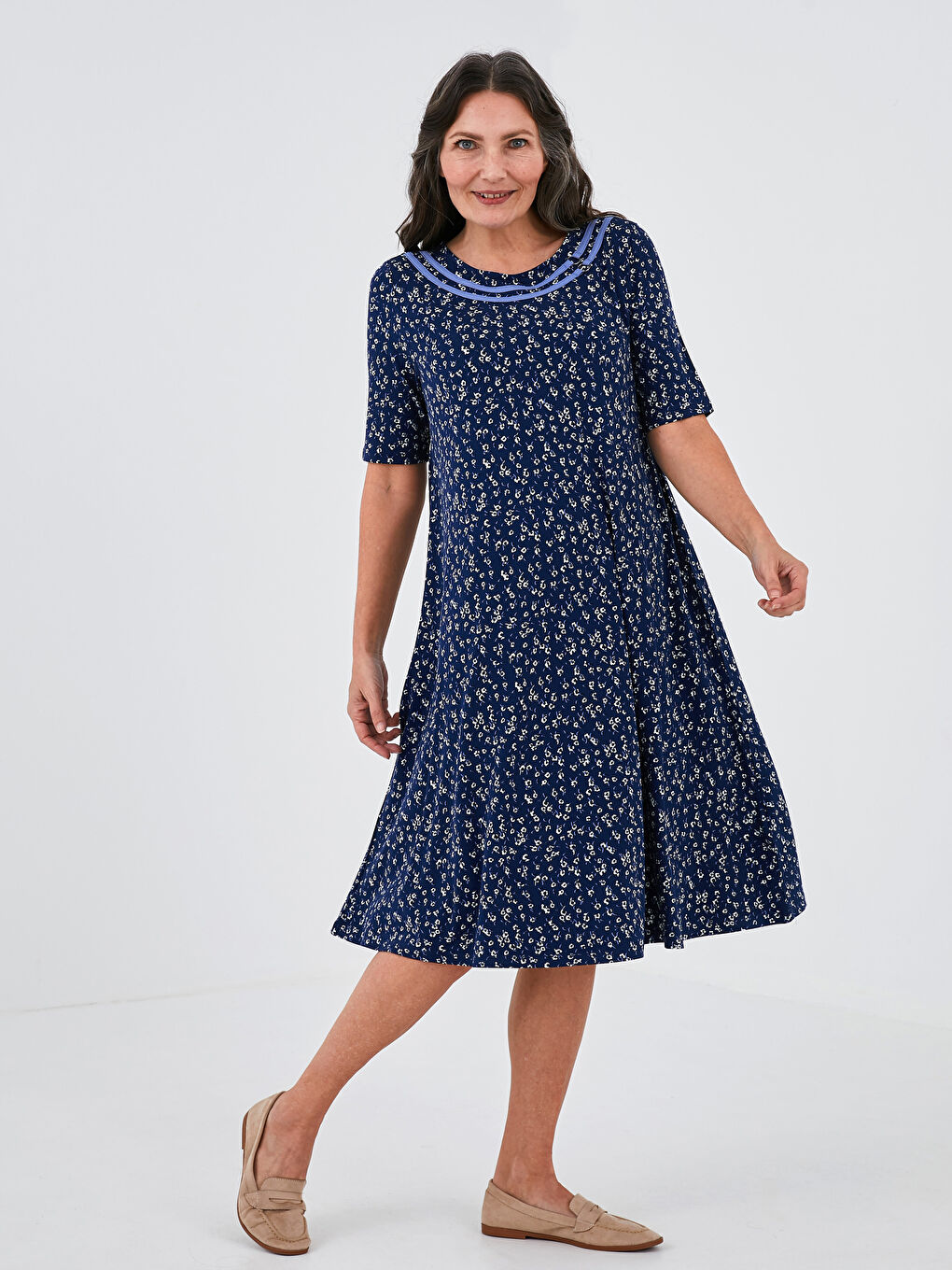 İndigo Bisiklet Yaka Desenli Kısa Kollu Biye Detaylı Viskon Kadın Elbise