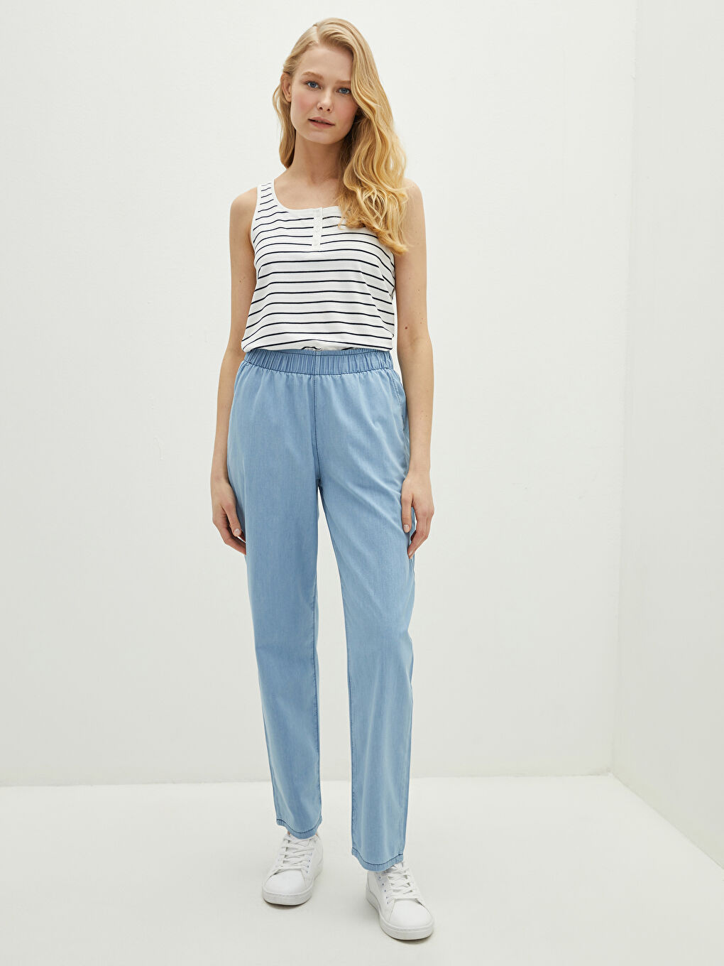 Elastic Waist Pocket Detailed Women's Jeans