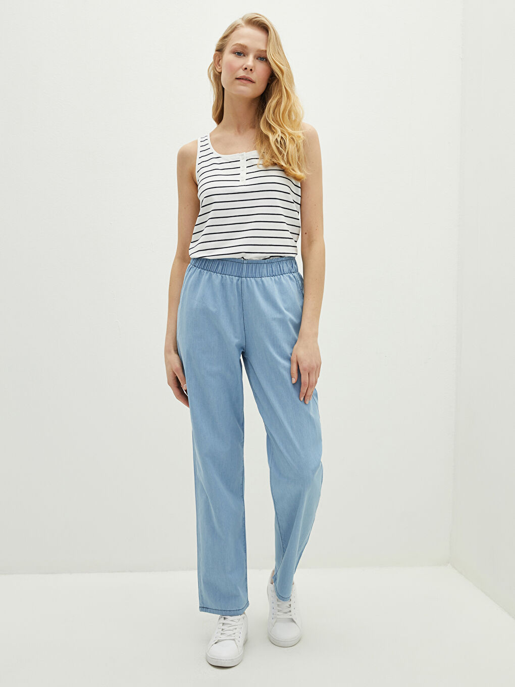 Elastic Waist Pocket Detailed Women's Jeans-1