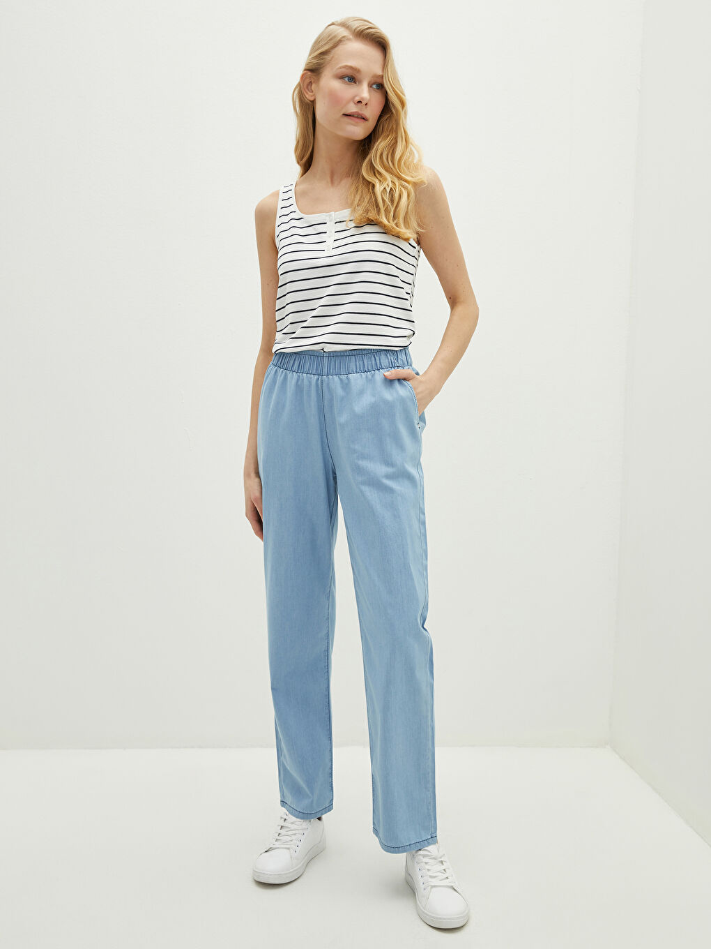 Elastic Waist Pocket Detailed Women's Jeans-3