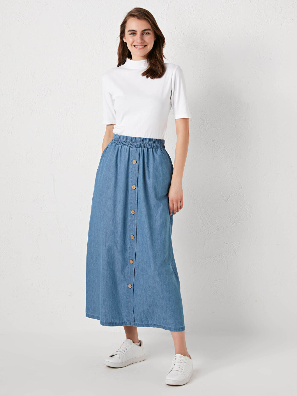 جيب جينز للسيدات بخصر مطاطي وتفاصيل جيوب وأزرار أمامية-1