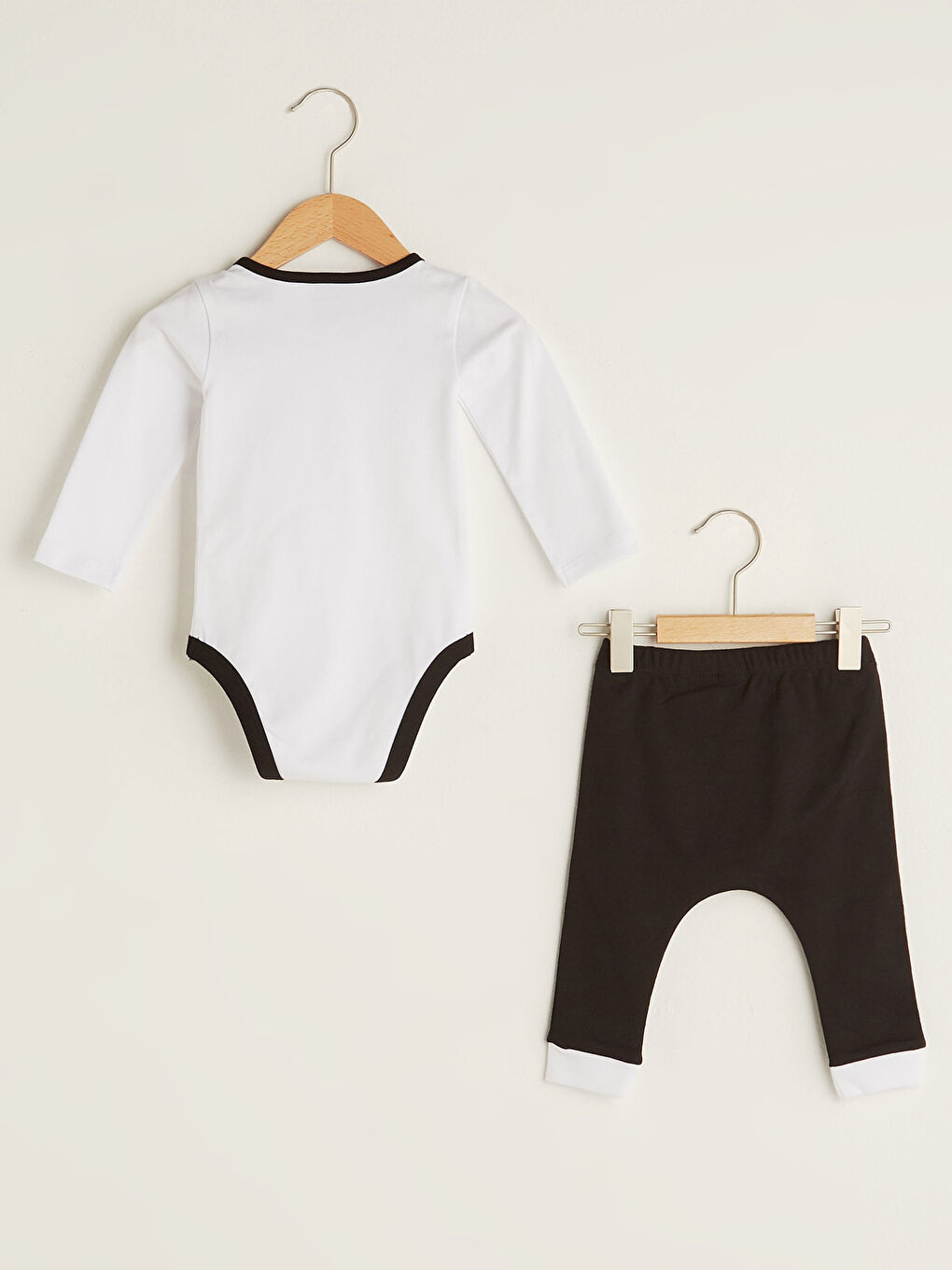 Beyaz Bisiklet Yaka Uzun Kollu Beşiktaş Baskılı Unisex Bebek Taraftar 3'lü Takım-1