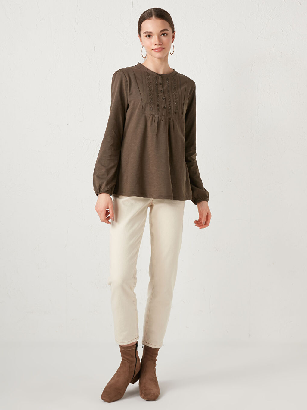 بلوزة قطن مطرزة بأكمام طويلة ورقبة دائرية للسيدات-2