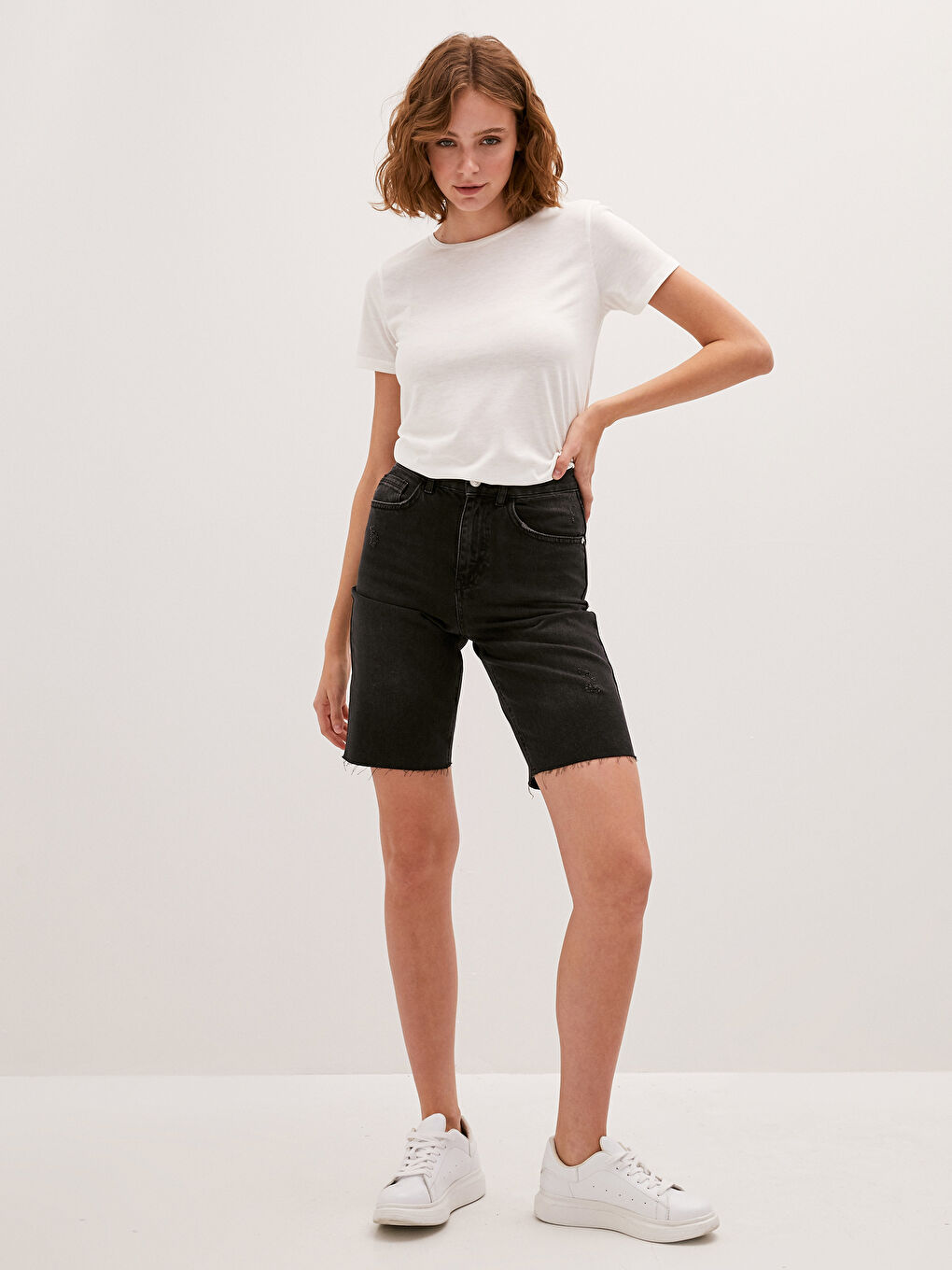 Pocket Detailed Ripped Pattern Women's Bermuda Rodeo Jean Shorts -S1FF03Z8-327