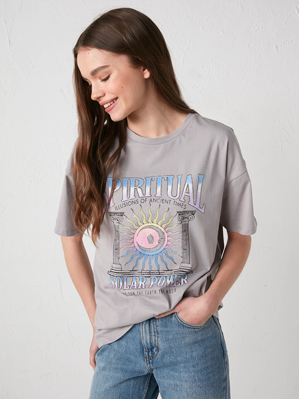 Gri Bisiklet Yaka Baskılı Kısa Kollu Kadın Tişört-2