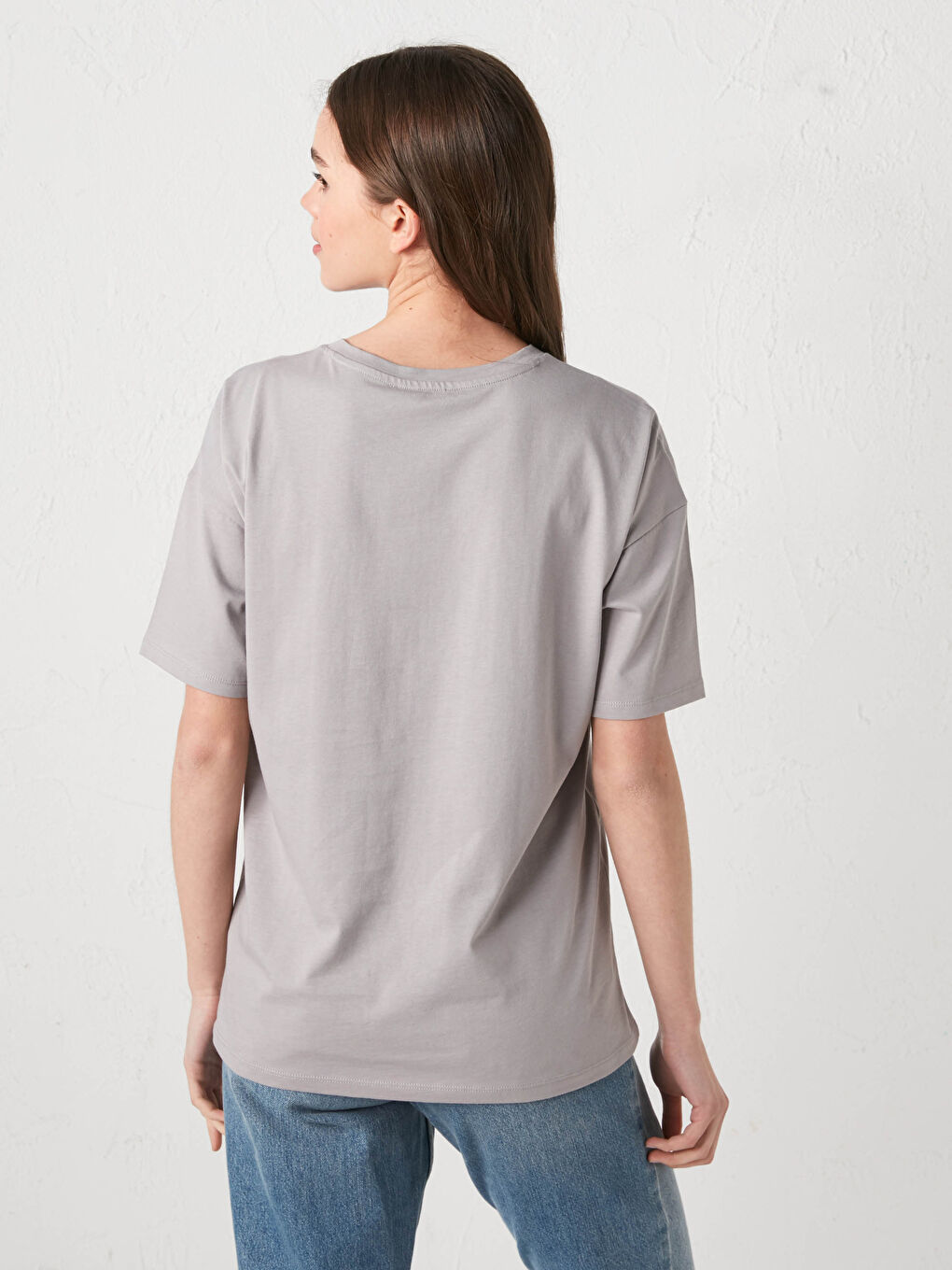 Gri Bisiklet Yaka Baskılı Kısa Kollu Kadın Tişört-6