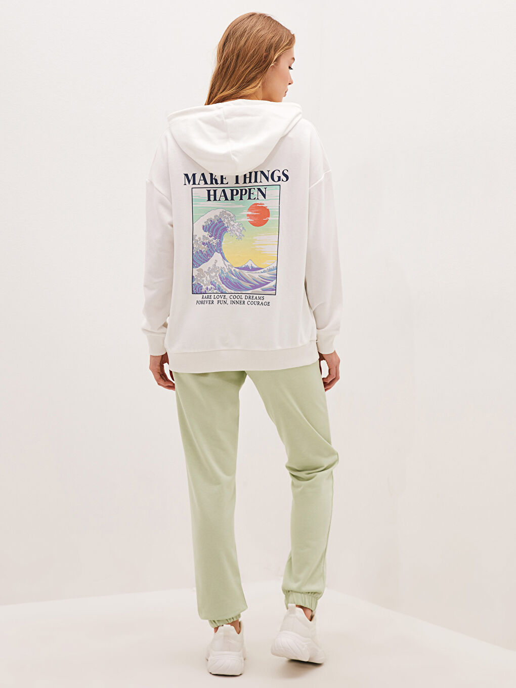 Ekru Kapüşon Yaka Baskılı Uzun Kollu Kadın Sweatshirt-1