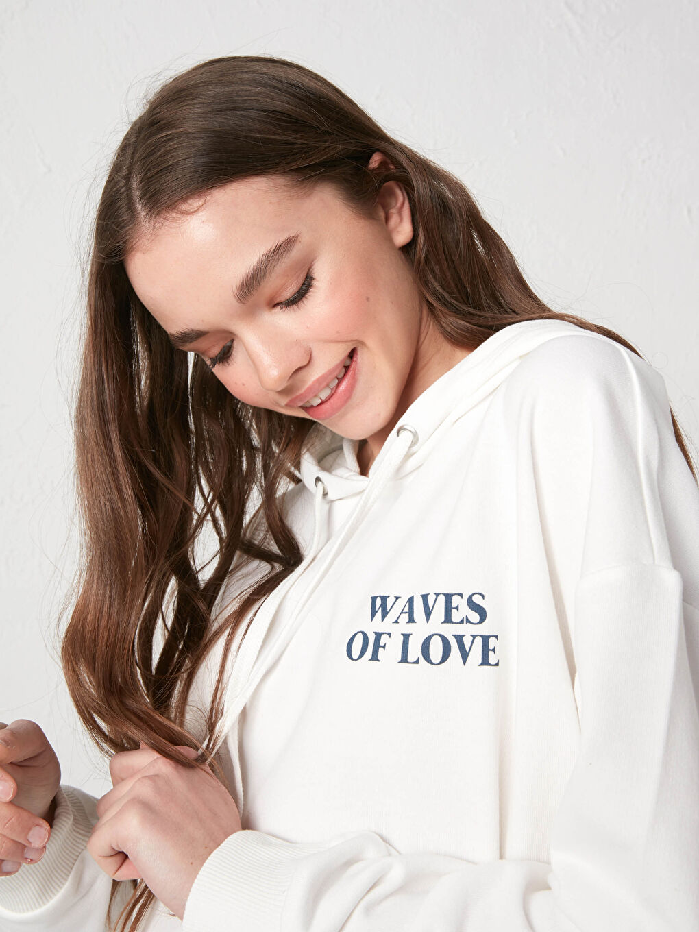 Ekru Kapüşon Yaka Baskılı Uzun Kollu Kadın Sweatshirt-8