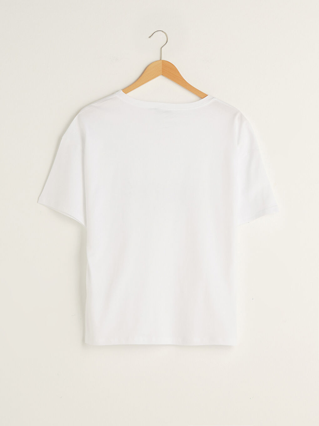 Beyaz V Yaka Baskılı Kısa Kollu Pamuklu Kadın Tişört-7