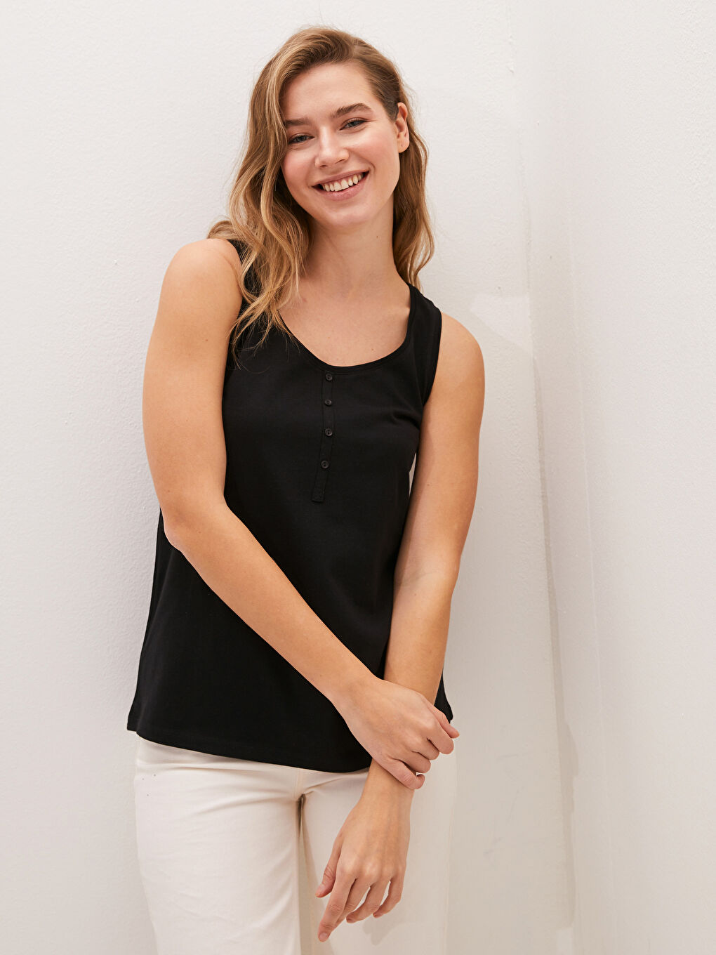 Plain Cotton Female Athlete With U Neck Straps