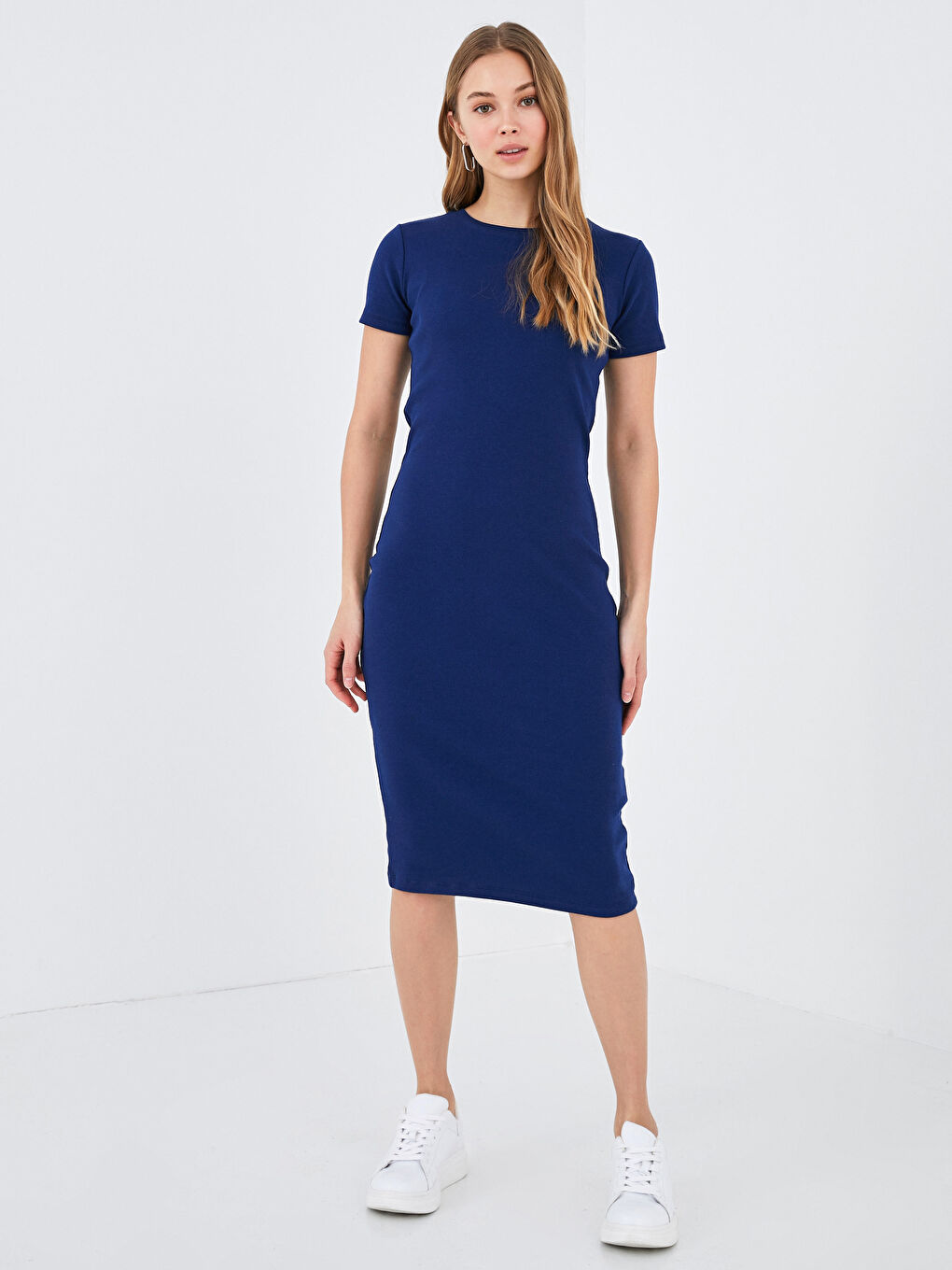 Robe Droite à Col Rond en Coton Côtelé à Manches Courtes