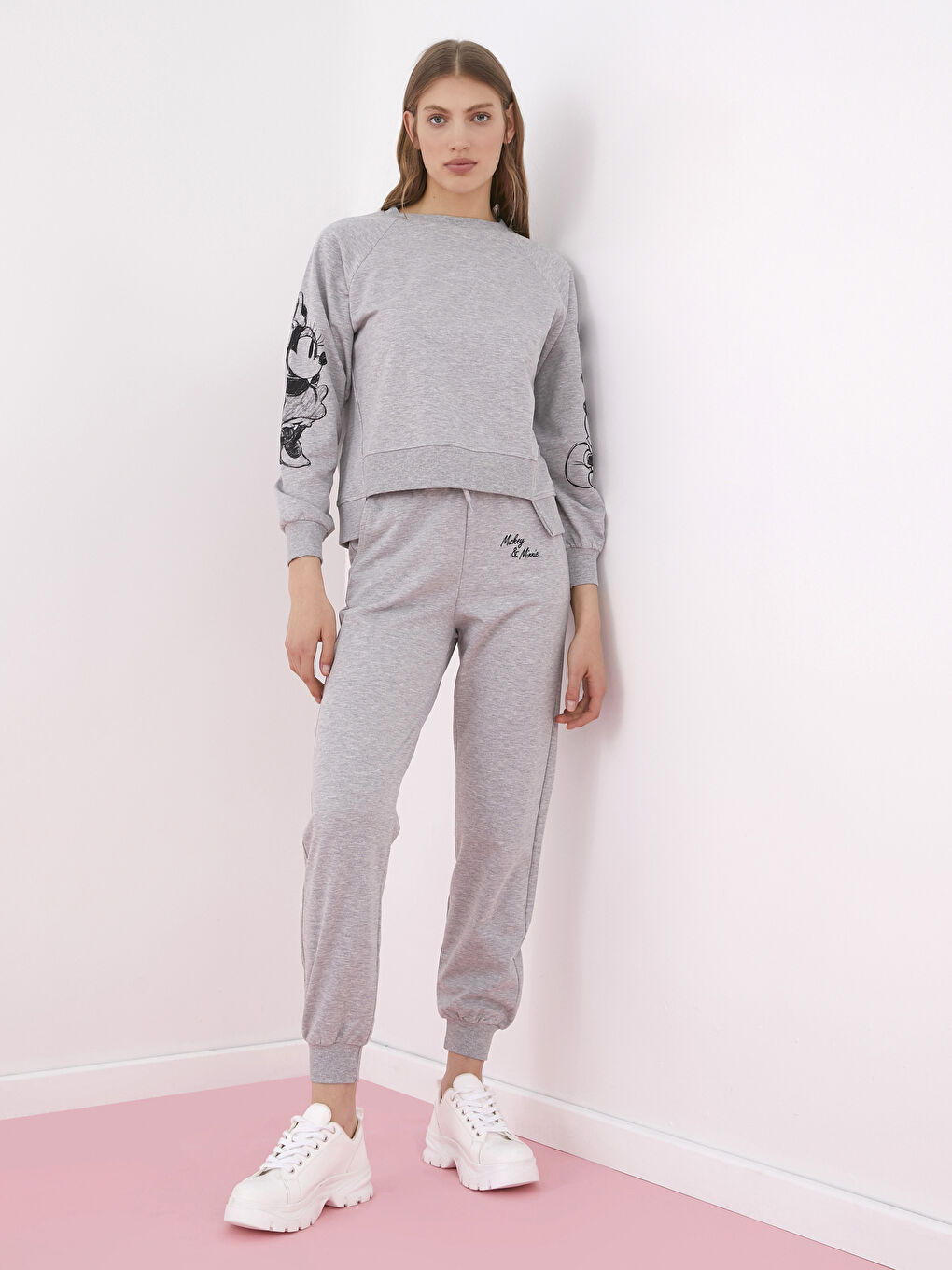 Sweat-shirt Imprimé Mickey et Minnie Mouse pour Femmes Col Rond-2