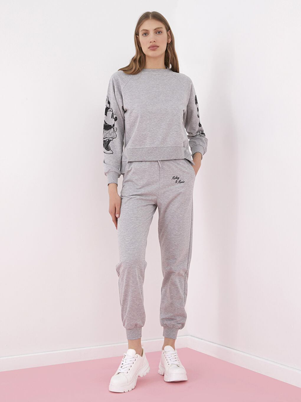 Sweat-shirt Imprimé Mickey et Minnie Mouse pour Femmes Col Rond-3