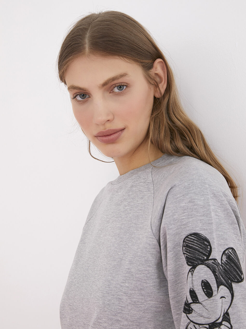 Sweat-shirt Imprimé Mickey et Minnie Mouse pour Femmes Col Rond-1