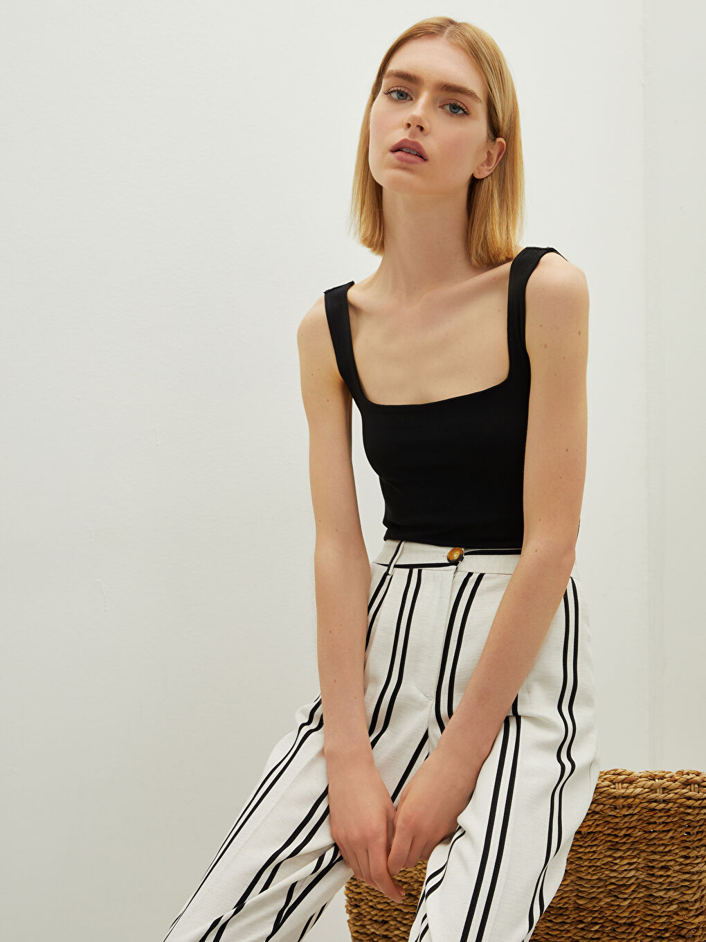 قميص داخلي بحمّالات بياقة مربعة سادة قطن نسائي-4