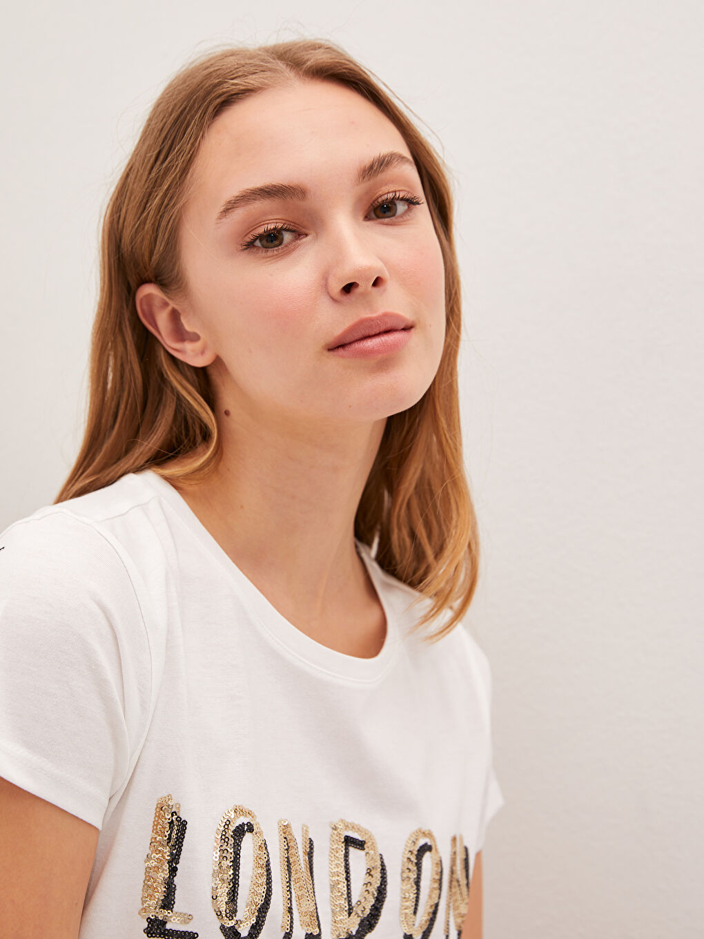 Футболка с круглым вырезом, блестками, пайетками, принтом и коротким рукавом для женщин-2