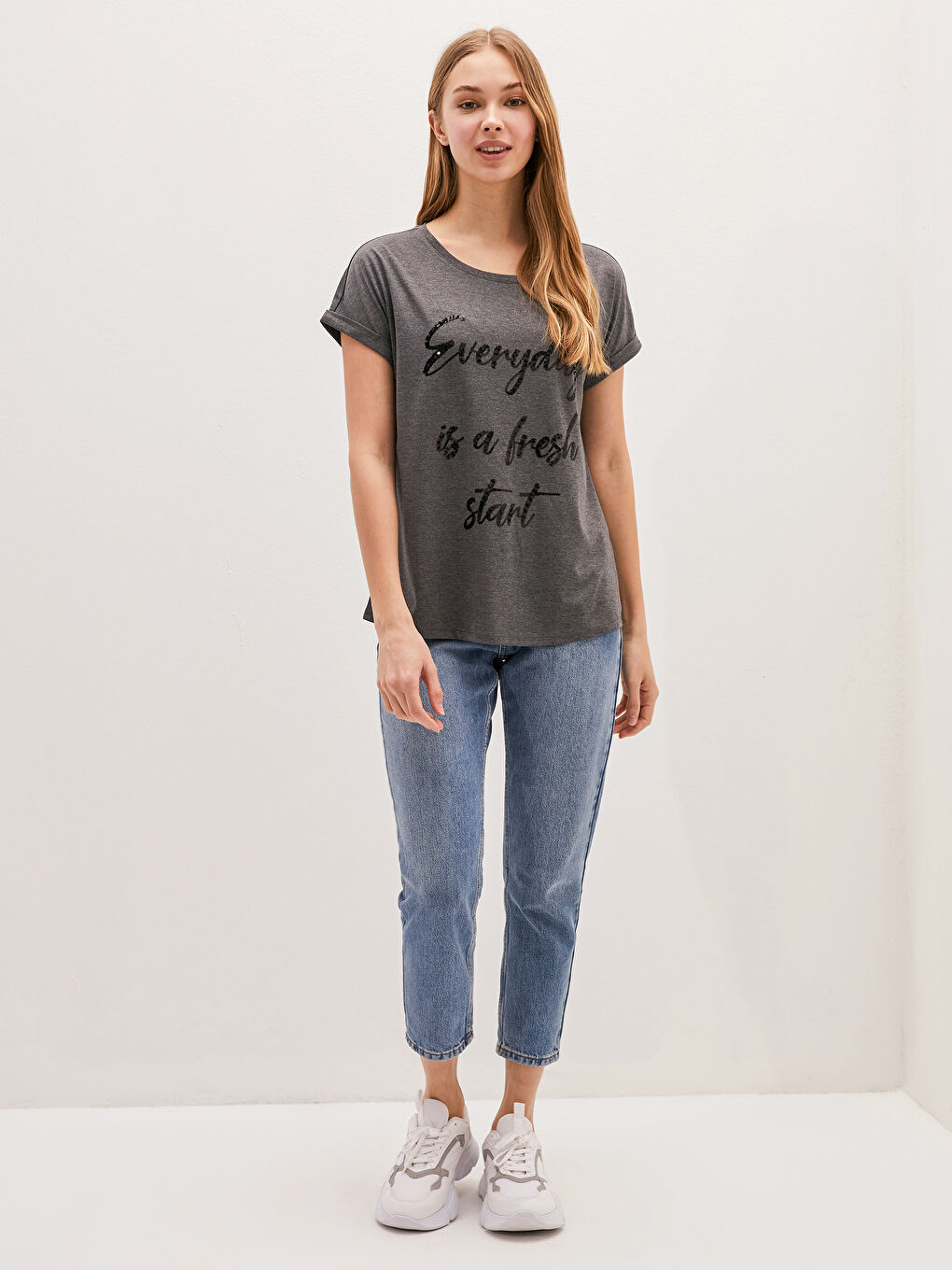 LCW Vision Crew Neck Spangle Sequin Printed Short Sleeve Women's T-Shirt -S1FI98Z8-CWN