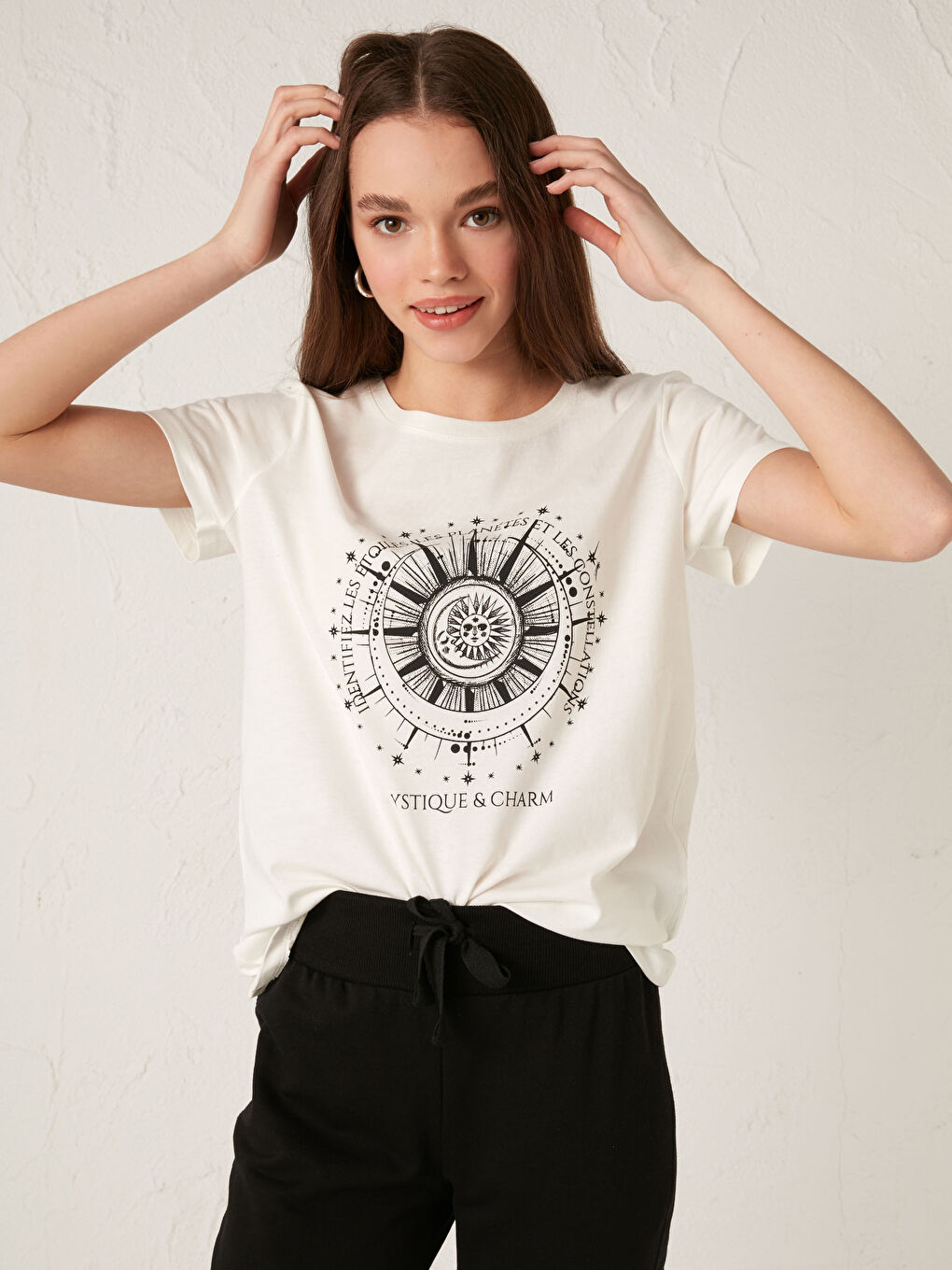 Ekru Bisiklet Yaka Baskılı Kısa Kollu Pamuklu Kadın Tişört