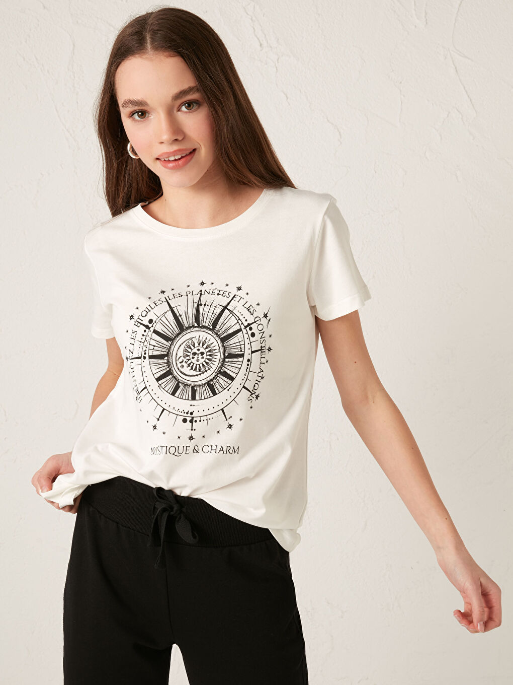 Ekru Bisiklet Yaka Baskılı Kısa Kollu Pamuklu Kadın Tişört-1