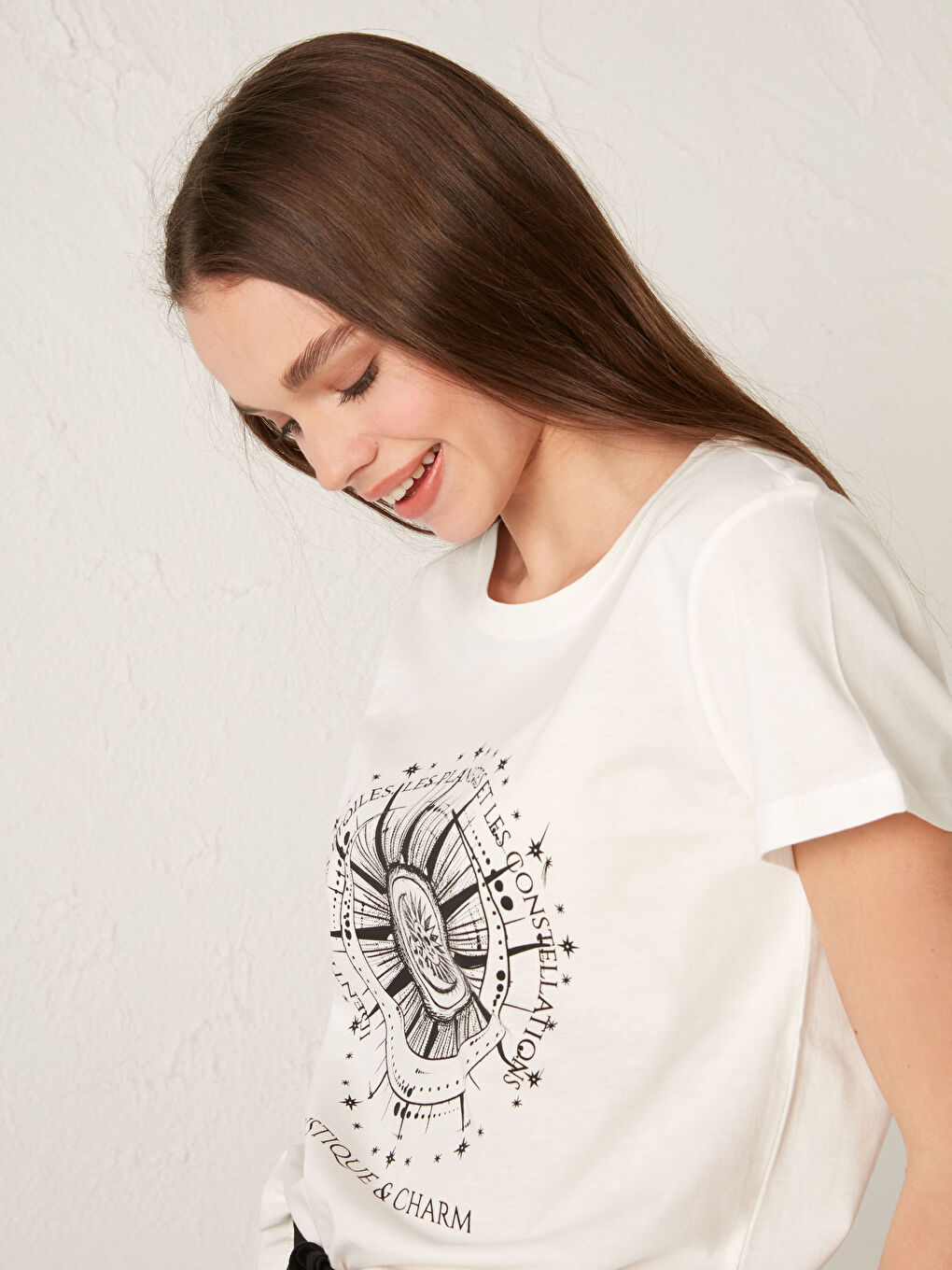 Ekru Bisiklet Yaka Baskılı Kısa Kollu Pamuklu Kadın Tişört-3