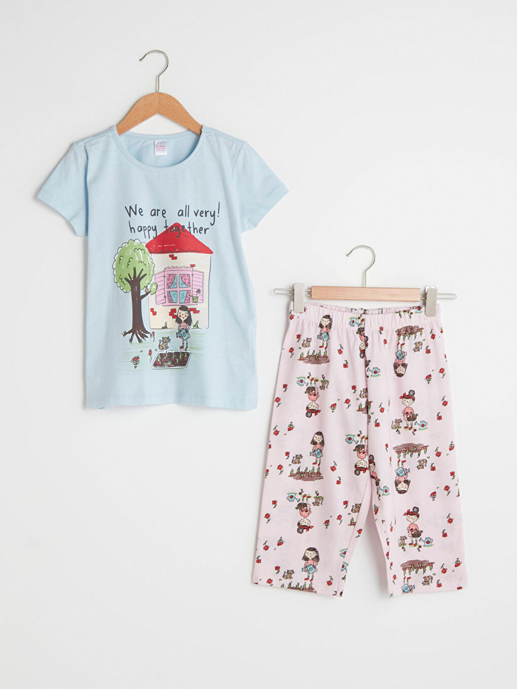 طقم بيجامة للبنات بياقة دائرية كم قصير مطبوع