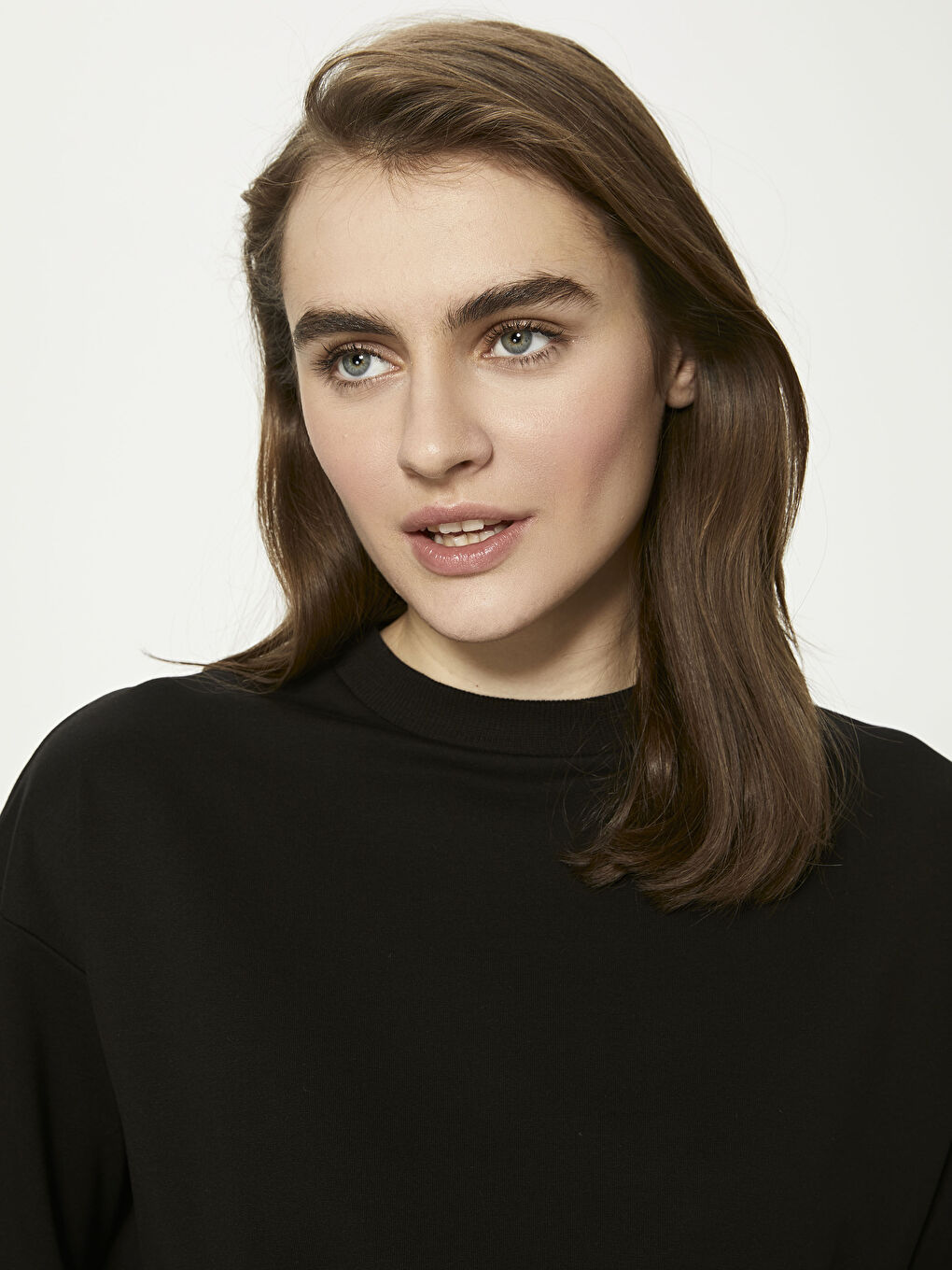 Siyah Bisiklet Yaka Düz Uzun Kollu Kadın Sweatshirt Tunik-1