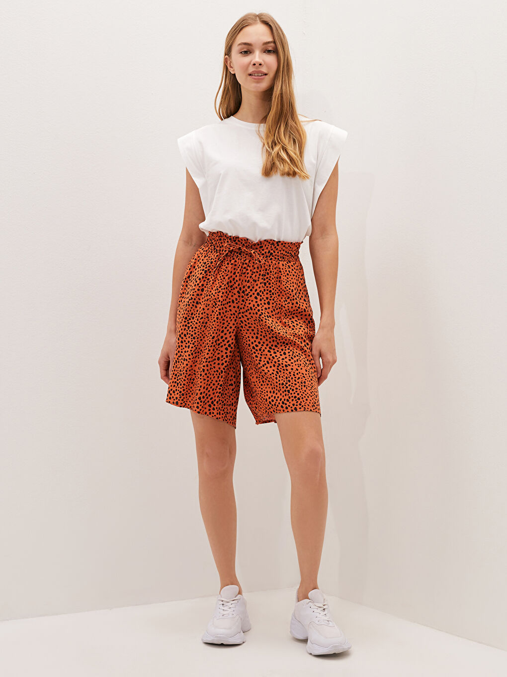 Turuncu Beli Lastikli Desenli Cep Detaylı Viskon Kadın Şort