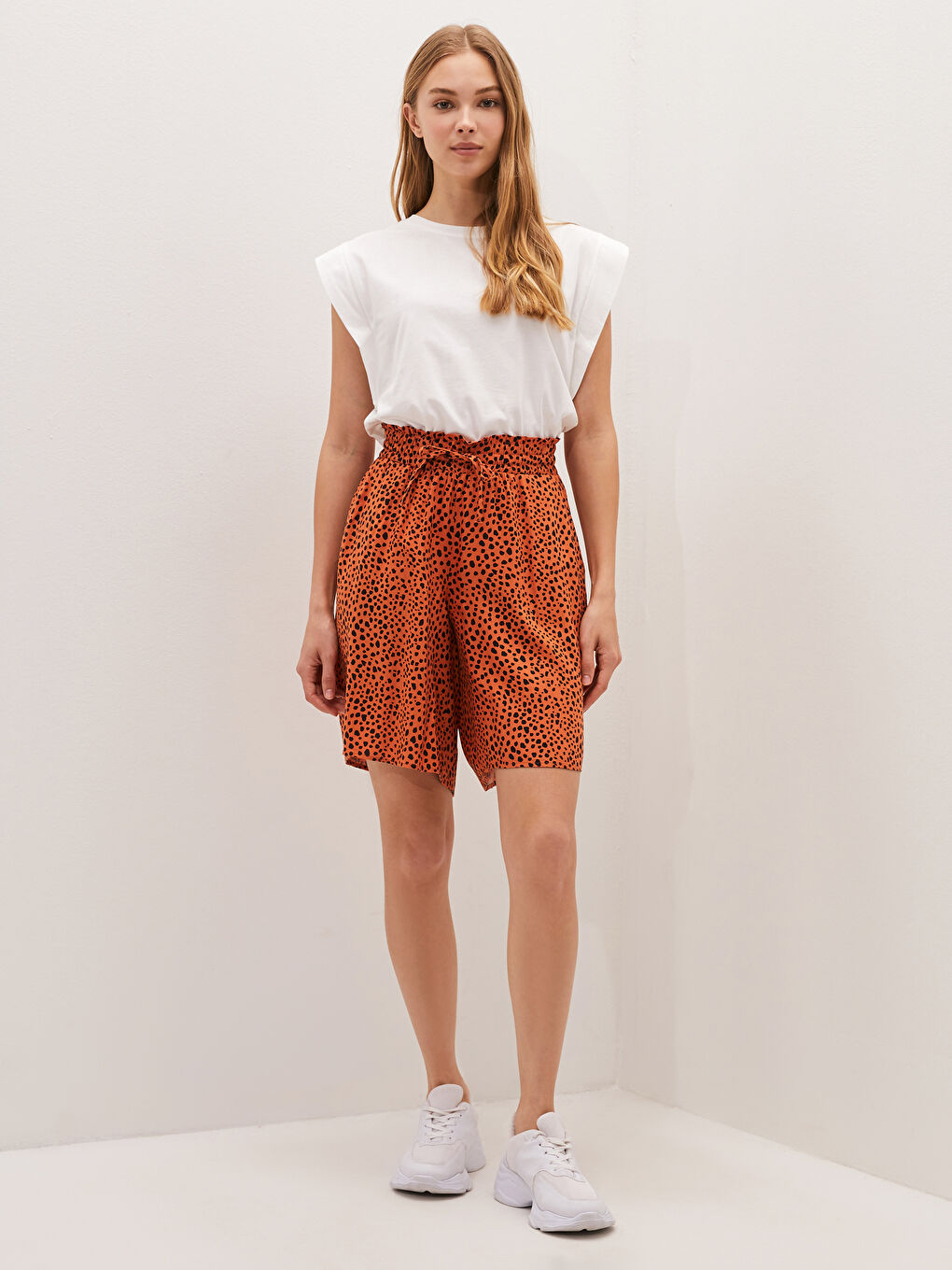 Turuncu Beli Lastikli Desenli Cep Detaylı Viskon Kadın Şort-2