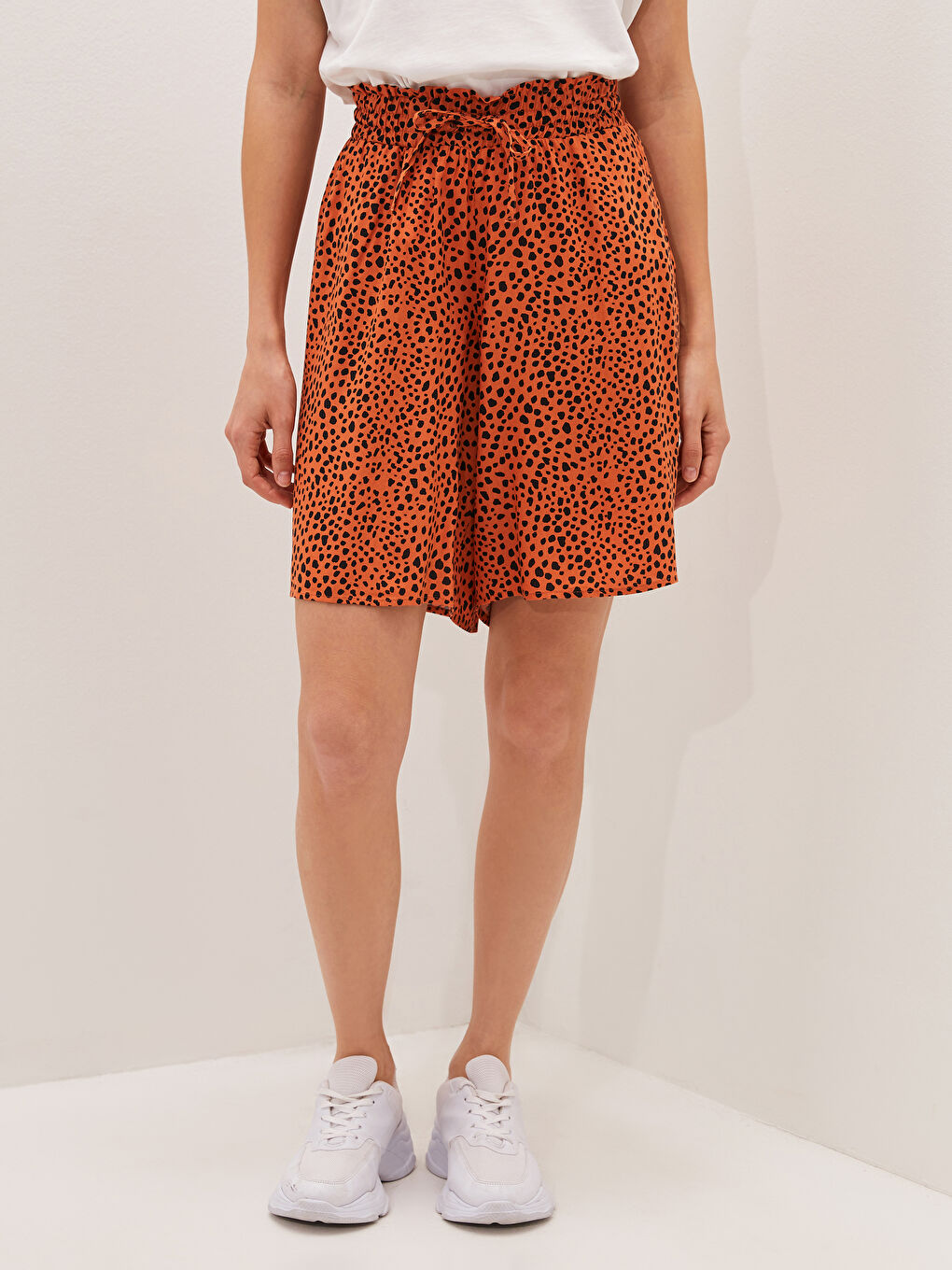 Turuncu Beli Lastikli Desenli Cep Detaylı Viskon Kadın Şort-4