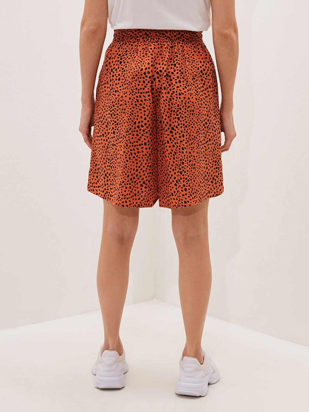 Turuncu Beli Lastikli Desenli Cep Detaylı Viskon Kadın Şort-5