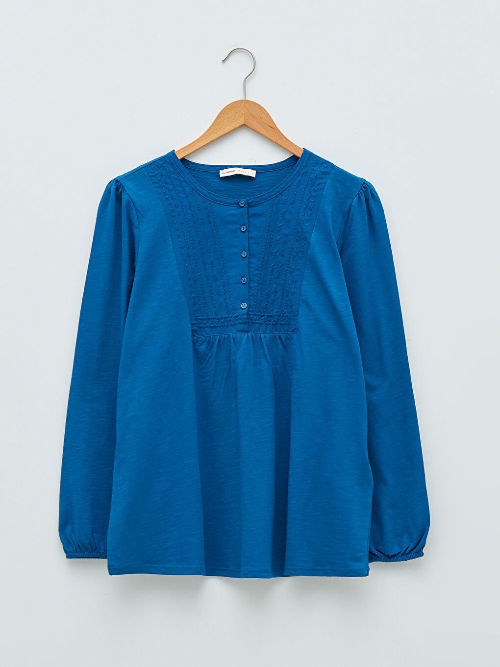 بلوزة نسائية مطرزة بكم طويل وفتحة رقبة مستديرة-5