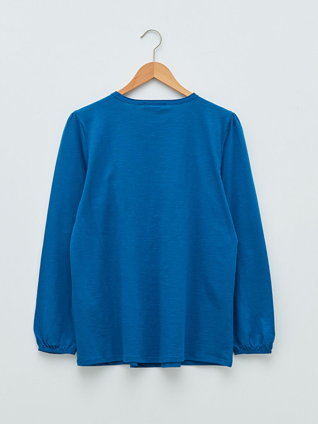 بلوزة نسائية مطرزة بكم طويل وفتحة رقبة مستديرة-6