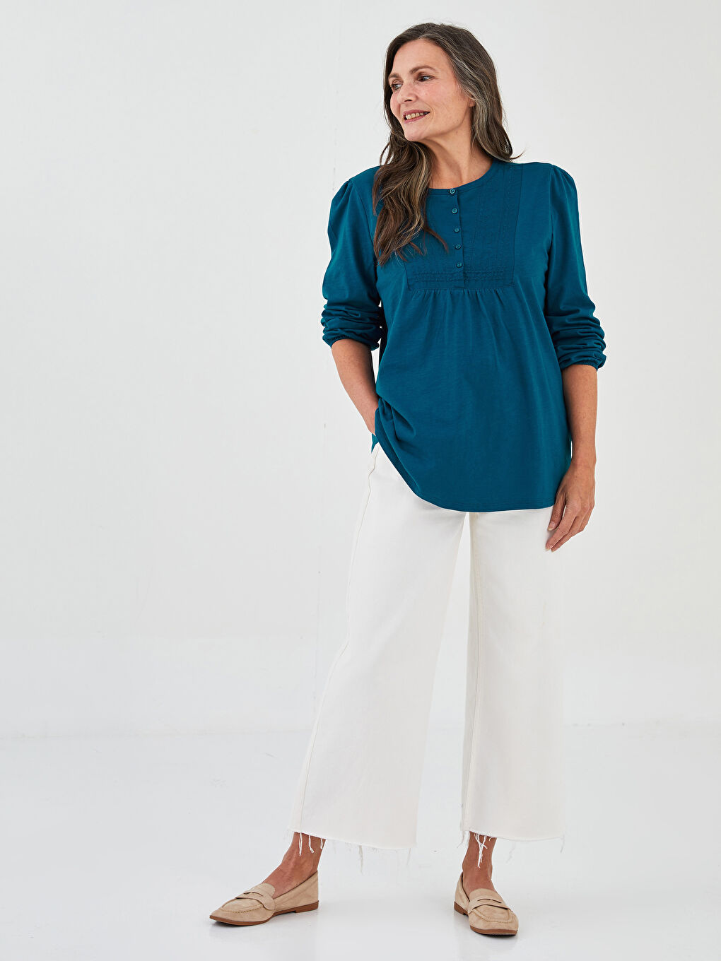 بلوزة نسائية مطرزة بكم طويل وفتحة رقبة مستديرة-3