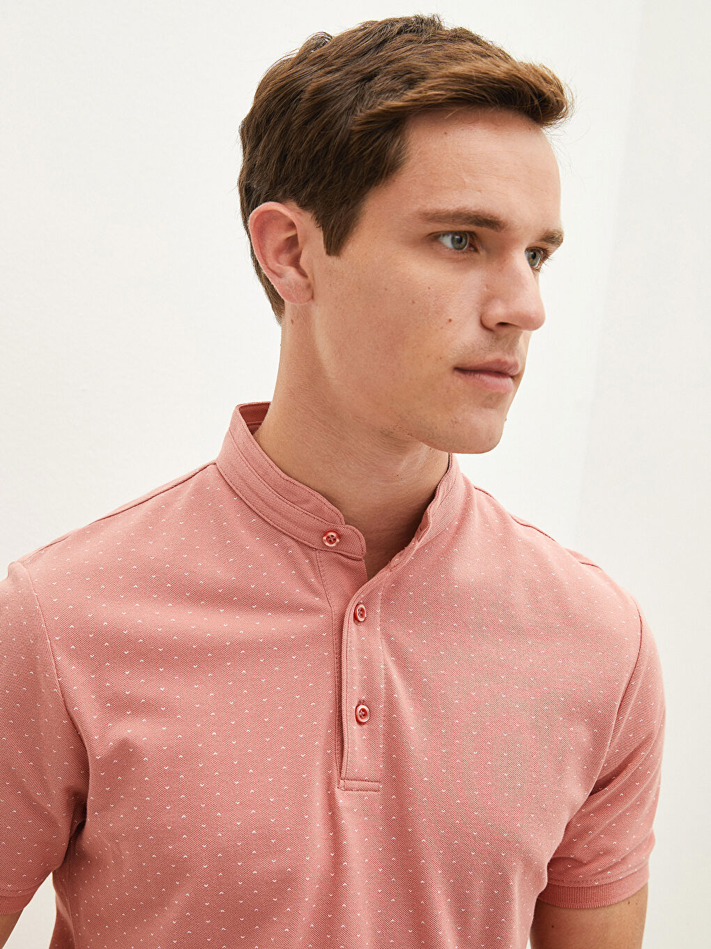 Pembe Hakim Yaka Kısa Kollu Desenli Erkek Tişört-1