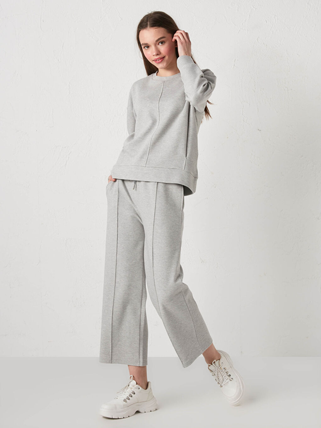 Gri Bisiklet Yaka Düz Uzun Kollu Kadın Sweatshirt-3