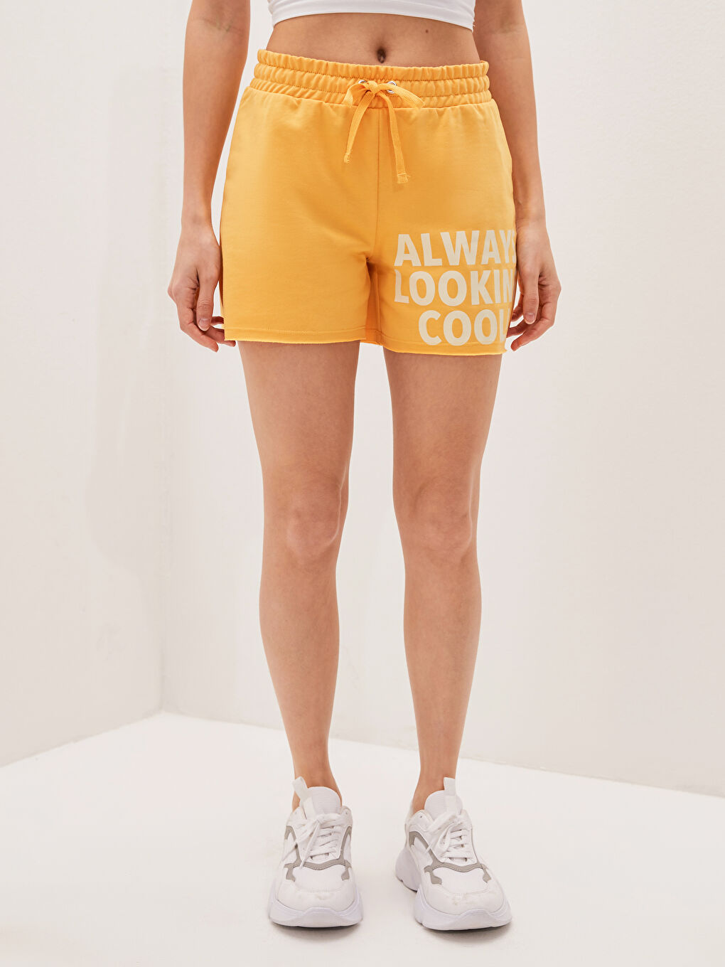 LCW Vision Women's Slogan Printed Shorts With Elastic Waist -S1FN20Z8-CRK