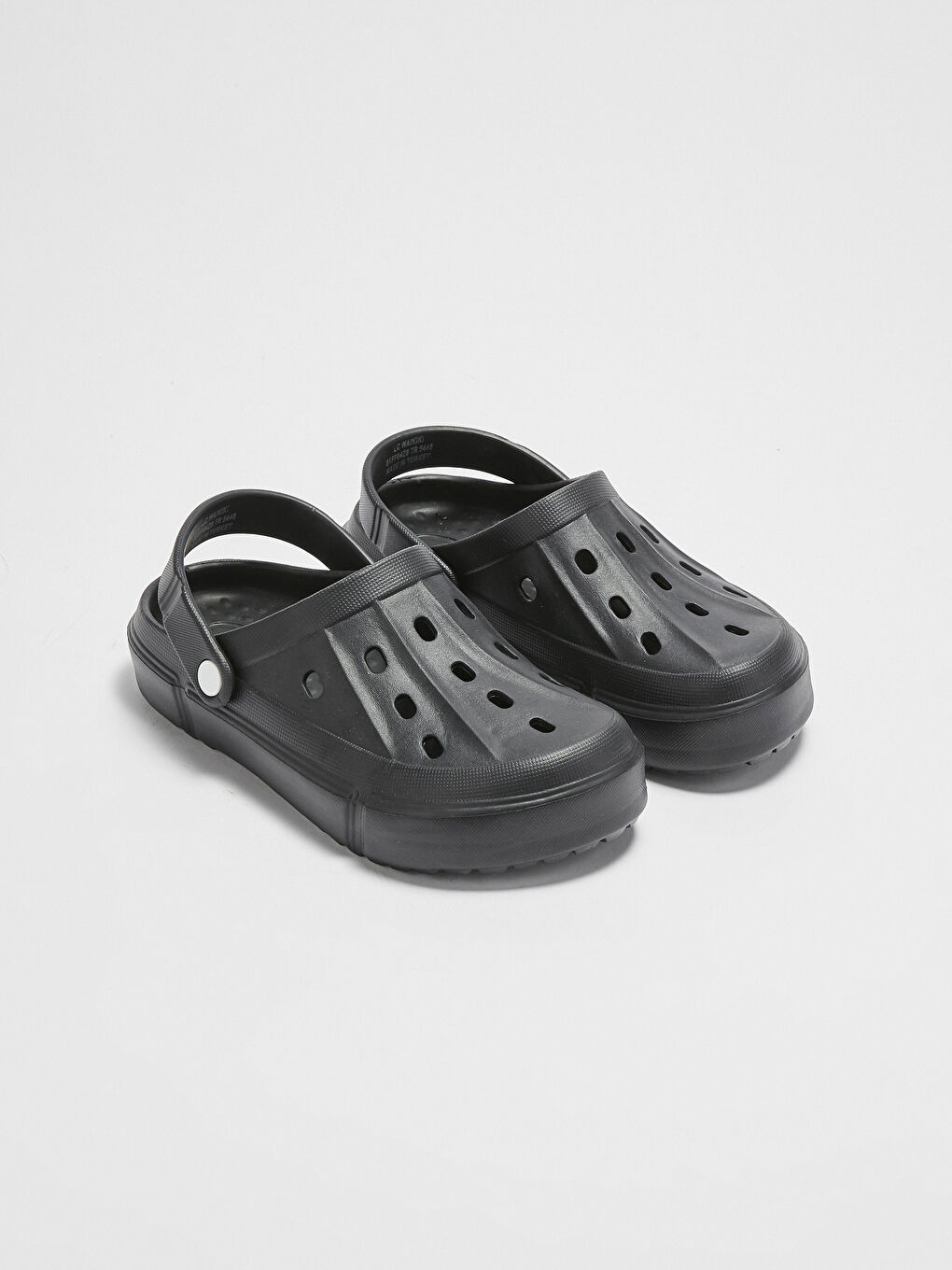 Siyah Delikli Görünümlü Erkek Sandalet